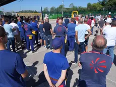 Una assemblea dei lavoratori di Superjet