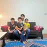 Aftab con la famiglia
