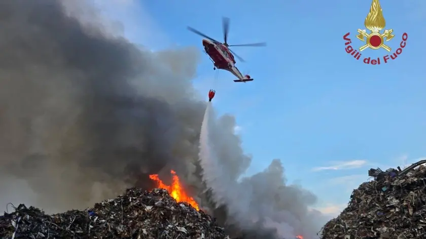 https://images.nuovavenezia.it/view/acePublic/alias/contentid/1stc8kpdzt65h9v0n6b/0/incendio-tris-jpeg.webp?f=16%3A9&amp;w=840
