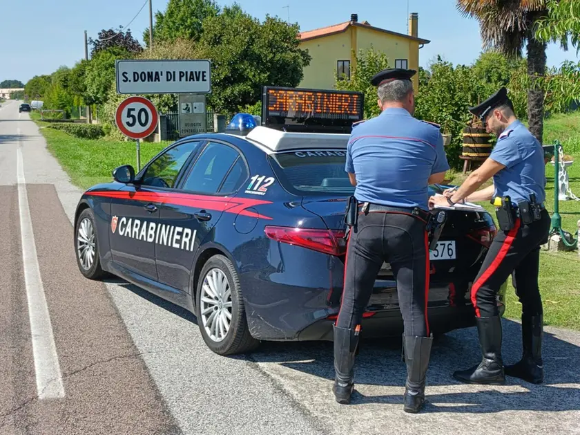 Colpisce la compagna con una balestra: 41enne ai domiciliari per scontare la condanna