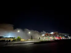Il fumo provocato dall'incendio a Porto Marghera