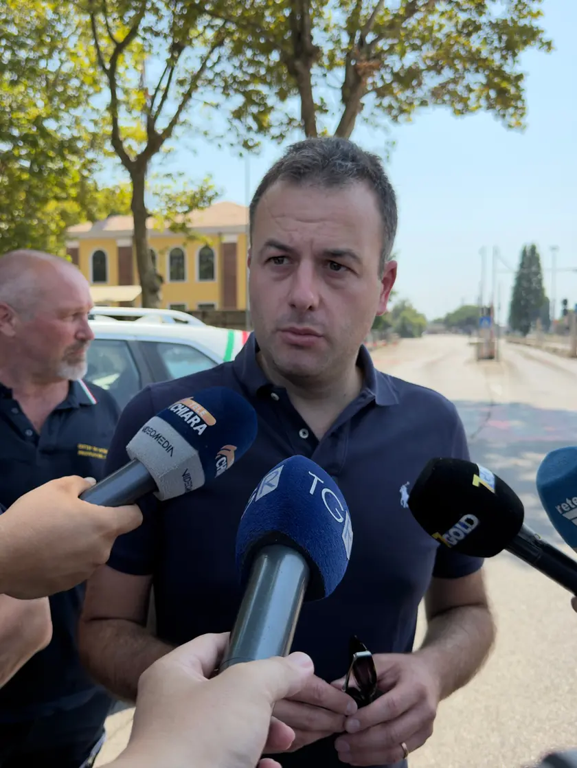 Il sindaco Venturini risponde alle domande dei giornalisti
