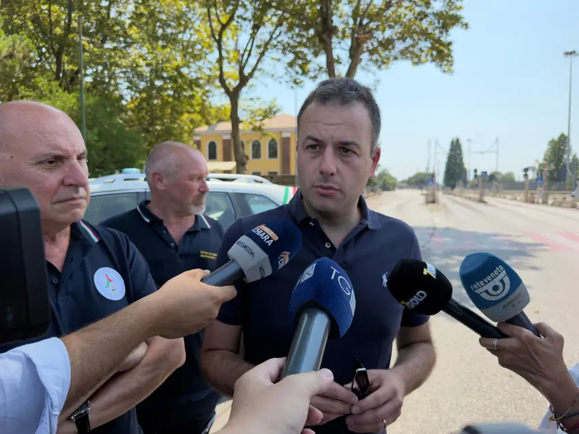 Il sindaco Venturini risponde alle domande dei giornalisti