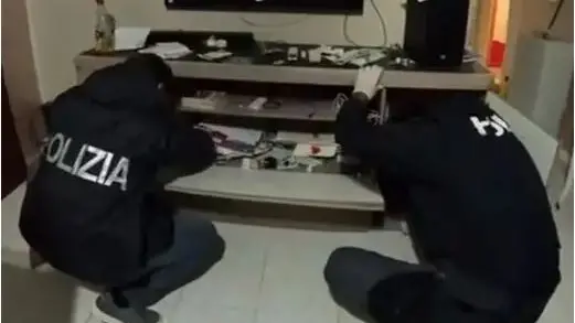 Un sopralluogo della polizia dopo un furto in casa