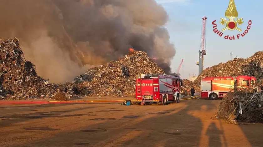 L'incendio al terminal Multiservice a Porto Marghera