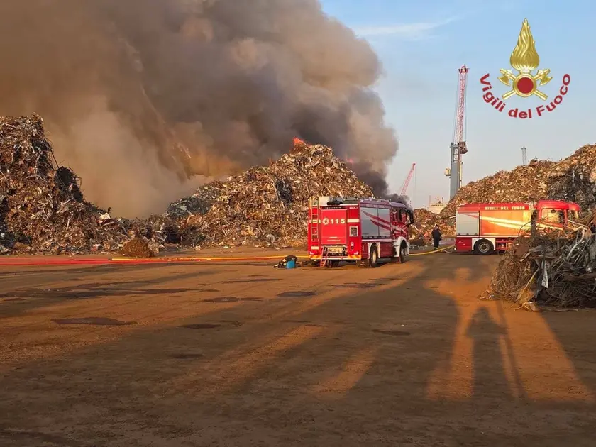 L'incendio al terminal Multiservice a Porto Marghera