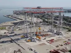 La maxi gru Goliath realizzata al porto di Val da Rio