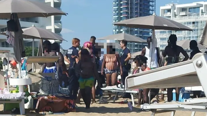 L'intervento in spiaggia a Jesolo della polizia locale