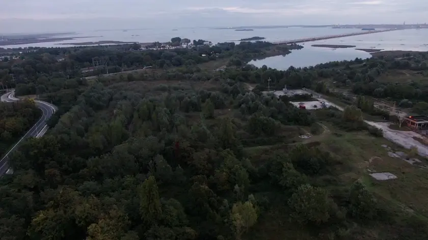 L'area dei Pili e sullo sfondo la laguna