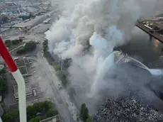 L'incendio al terminal Multiservice a Porto Marghera