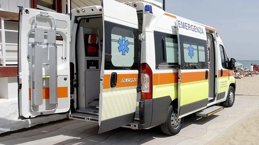Un'ambulanza in spiaggia