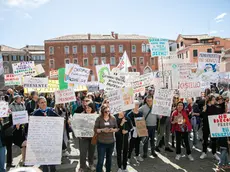 Una manifestazione a Venezia per la difesa della residenzialità