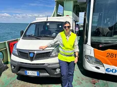 Serena Greggio da due anni è la postina del Lido, Pellestrina e San Pietro in Volta