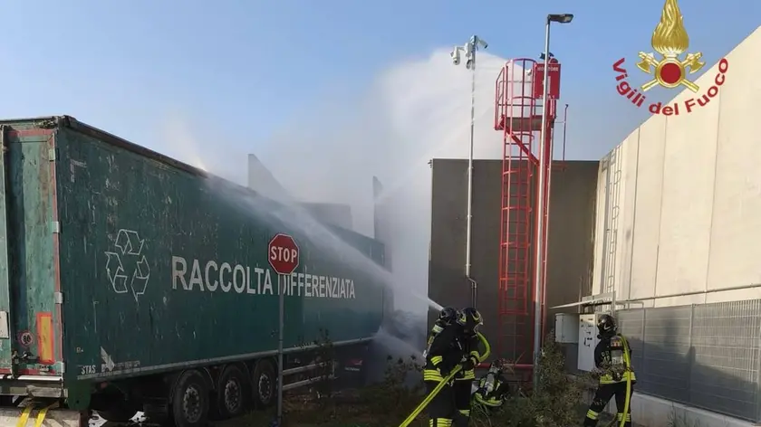 I vigili del fuoco sul luogo dell'incidente