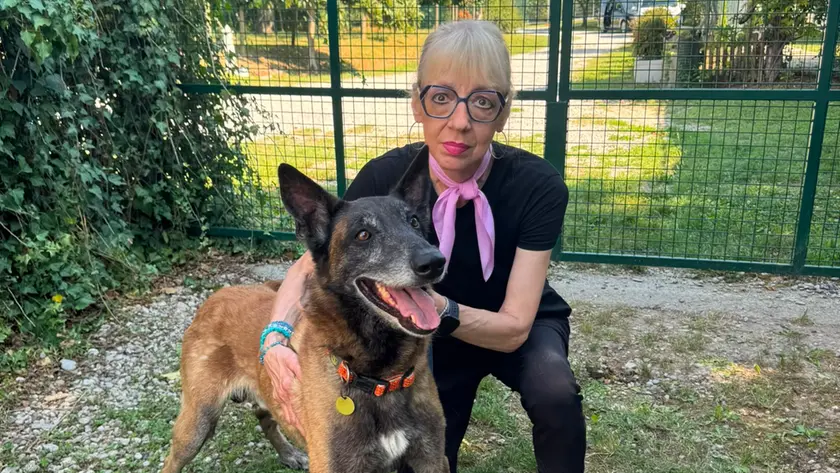 Monica Martelli con uno dei suoi cani