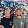 Gli edicolanti Sandro e Davide Bonapersona