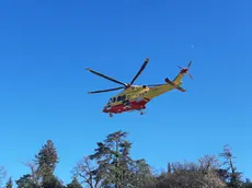 Per l'uomo è atterrato anche l'elisoccorso