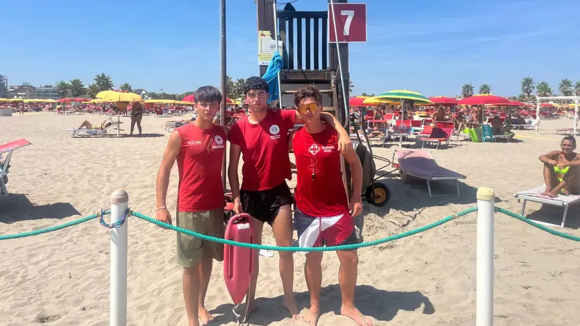 Jacopo Boscolo Sesillo, Marco Signoretto e Davide Zago, bagnini di Sottomarina