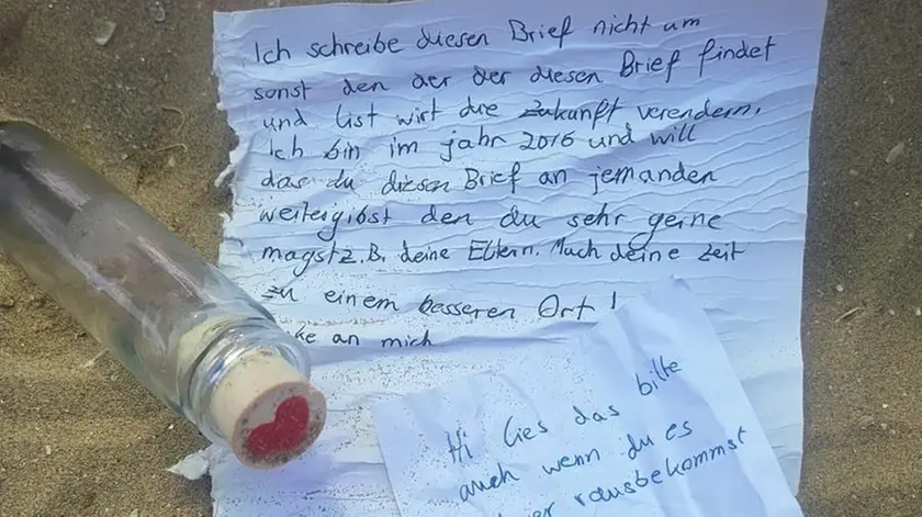 La lettera che si trovava all'interno della bottiglia
