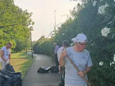 La pulizia della pista ciclabile