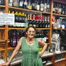 Maria Palmiro dietro al banco della pasticceria Chiusso a Castello