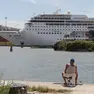 Una nave da crociera ormeggiata a Porto Marghera