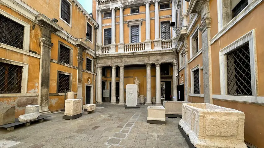https://images.nuovavenezia.it/view/acePublic/alias/contentid/1t4a7j2xptoiaq05gfa/0/copia-di-sp_124564472.webp?f=16%3A9&amp;w=840