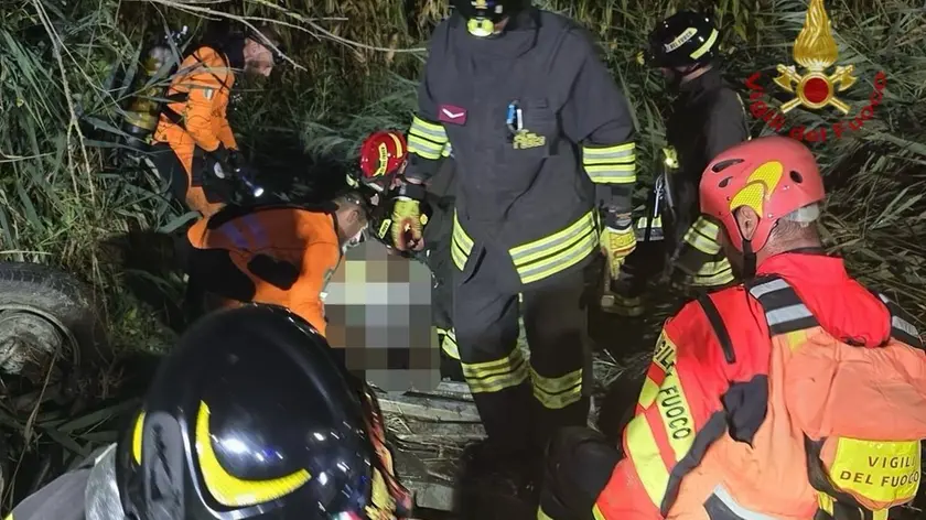 L'operazione dei vigili del fuoco a Scorzè (foto vigili del fuoco)