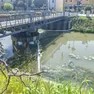Le panne messe nel canale per ararginare la sostanza inquinante