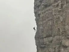 Sospesi nel vuoto, soccorsa coppia veneziana