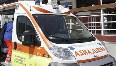 Un'ambulanza in spiaggia a Jesolo