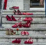 Scarpe rosse contro la violenza sulle donne