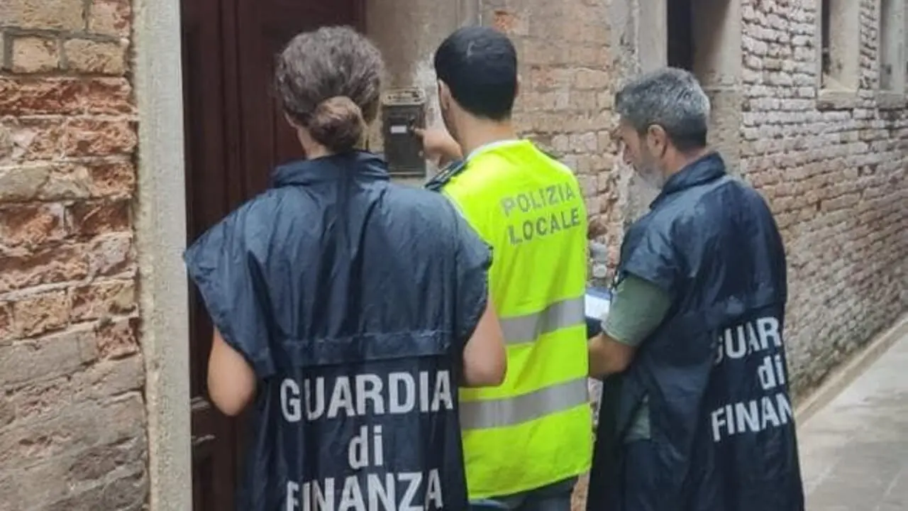 Controlli sulle locazioni turistiche a Murano: trovate 11 strutture irregolari su 14