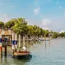 L'anziano ha accusato i tre giovani di averlo spinto in mare