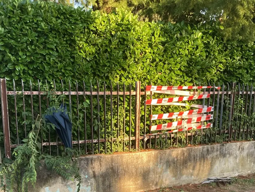 La recinzione in cui è rimasto infilzato il ragazzo di San Donà