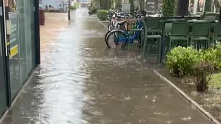 Le strade in centro a Bibione allagate