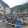 La piazza di Canale d’Agordo piena di gente per la celebrazione eucaristica per Albino Luciani