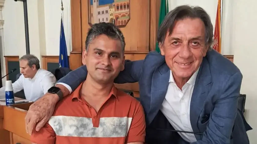 Neyamul Hoque Mohammad assieme al sindaco Sergio Giordani
