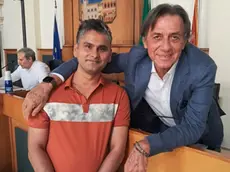 Neyamul Hoque Mohammad assieme al sindaco Sergio Giordani