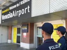 I controlli all'aeroporto di Venezia da parte della polizia di stato