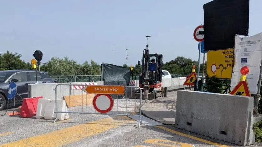 Il cantiere sulla provinciale a Vigonovo