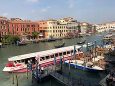 Il vaporetto rosa utilizzato a Venezia per gli screening al seno