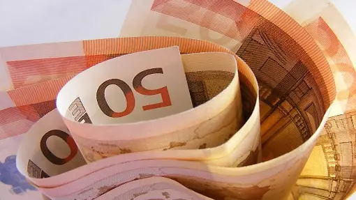 Trova mille euro e dopo un anno diventano suoi