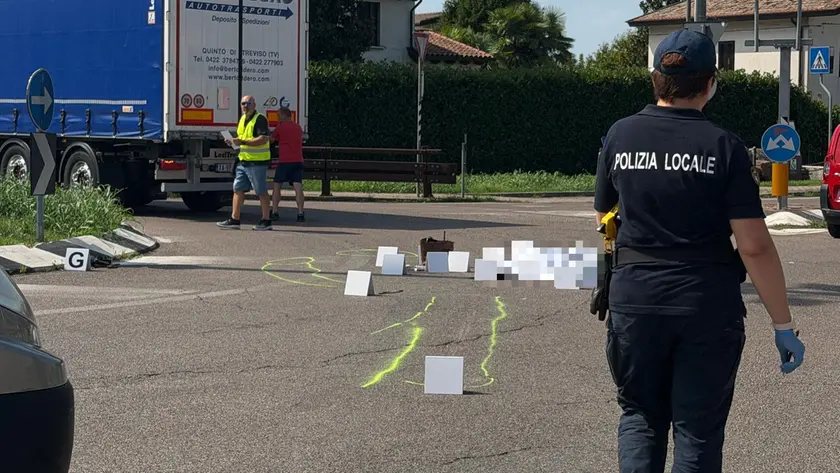 L'incidente mortale a Santa Maria di Sala (foto Lorenzo Pòrcile)