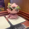 I fiori sul tavolo del Mc Donald's in memoria di Mariama