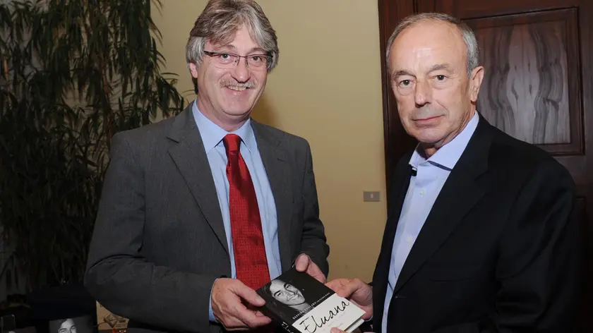 Renzo Tondo (a sinistra) con il padre di Eluana Englaro, Beppino, che ha presentato a Udine il libro sulla tragedia della figlia