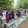 Una preghiera della comunità islamica al parco Piraghetto di Mestre (foto d'archivio)
