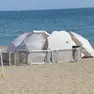 L'intervento dei soccorritori in spiaggia a Jesolo (foto Bortoluzzi)