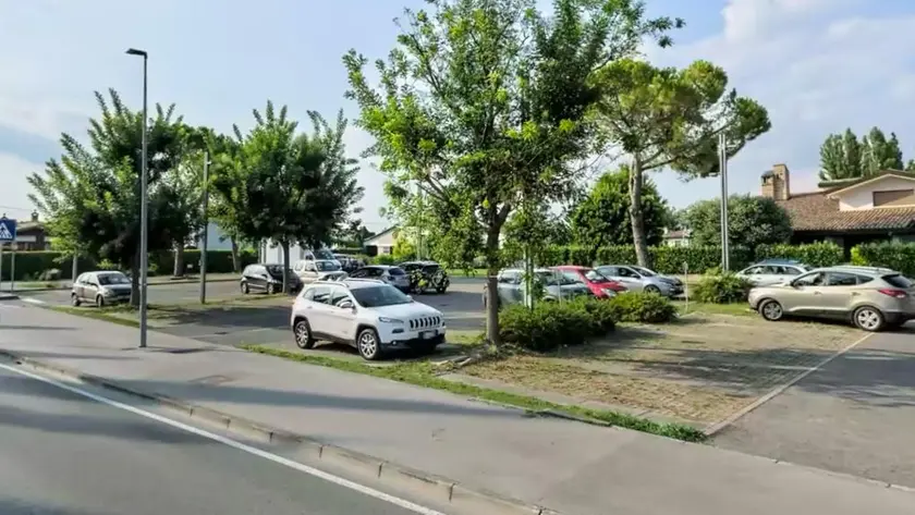 Il parcheggio del cimitero di Concordia