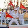 L'equipaggio in bianco della Canottieri Giudecca - Mira vince Regata delle caorline a sei remi